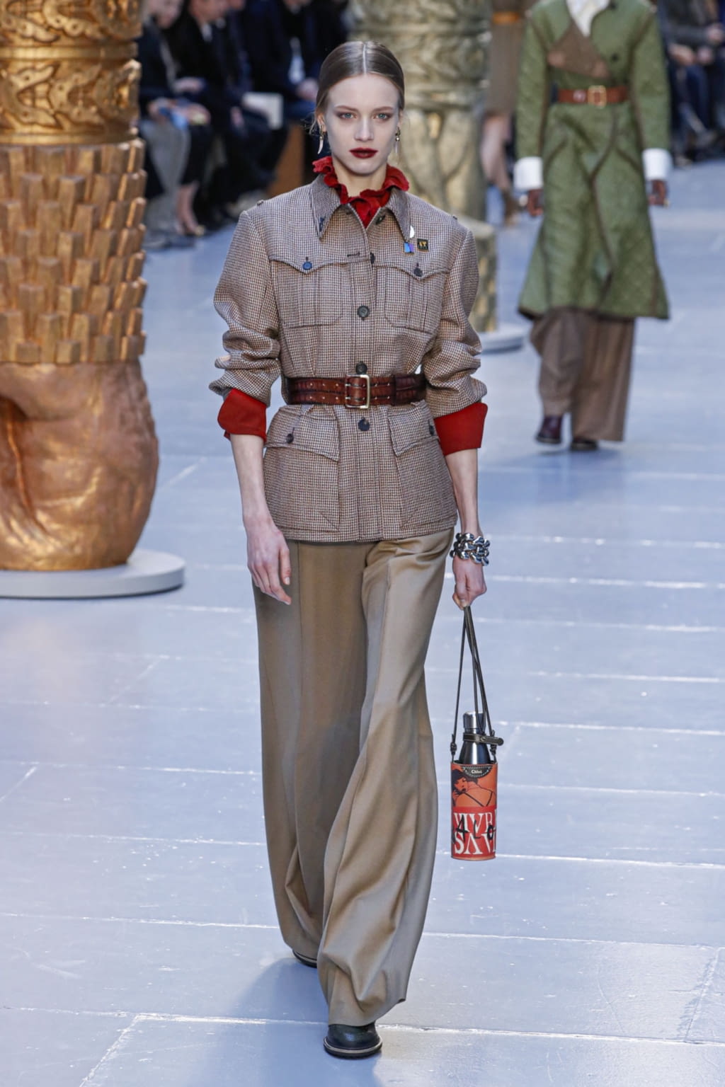 Fashion Week Paris Fall/Winter 2020 look 29 from the Chloé collection womenswear