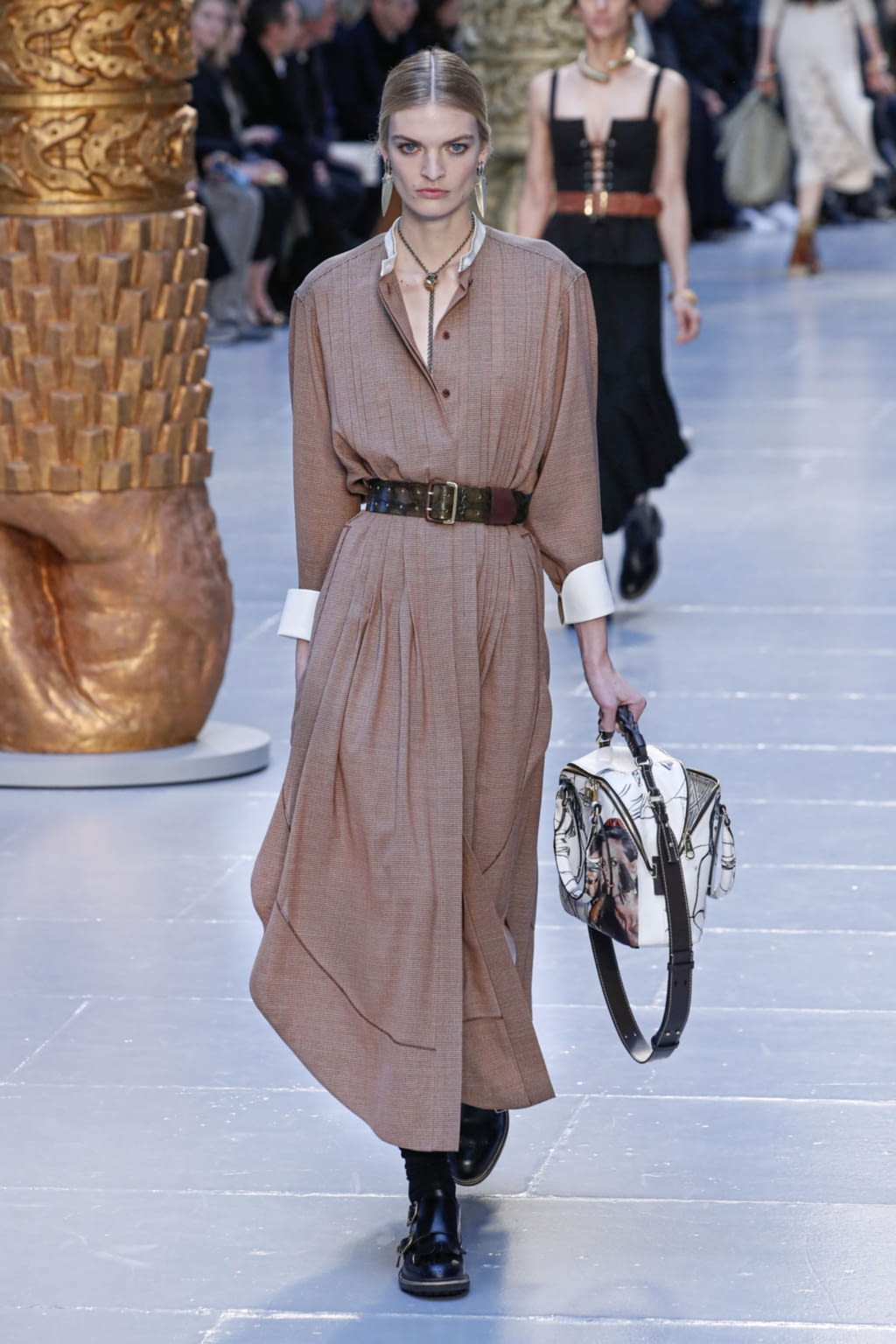 Fashion Week Paris Fall/Winter 2020 look 31 from the Chloé collection 女装
