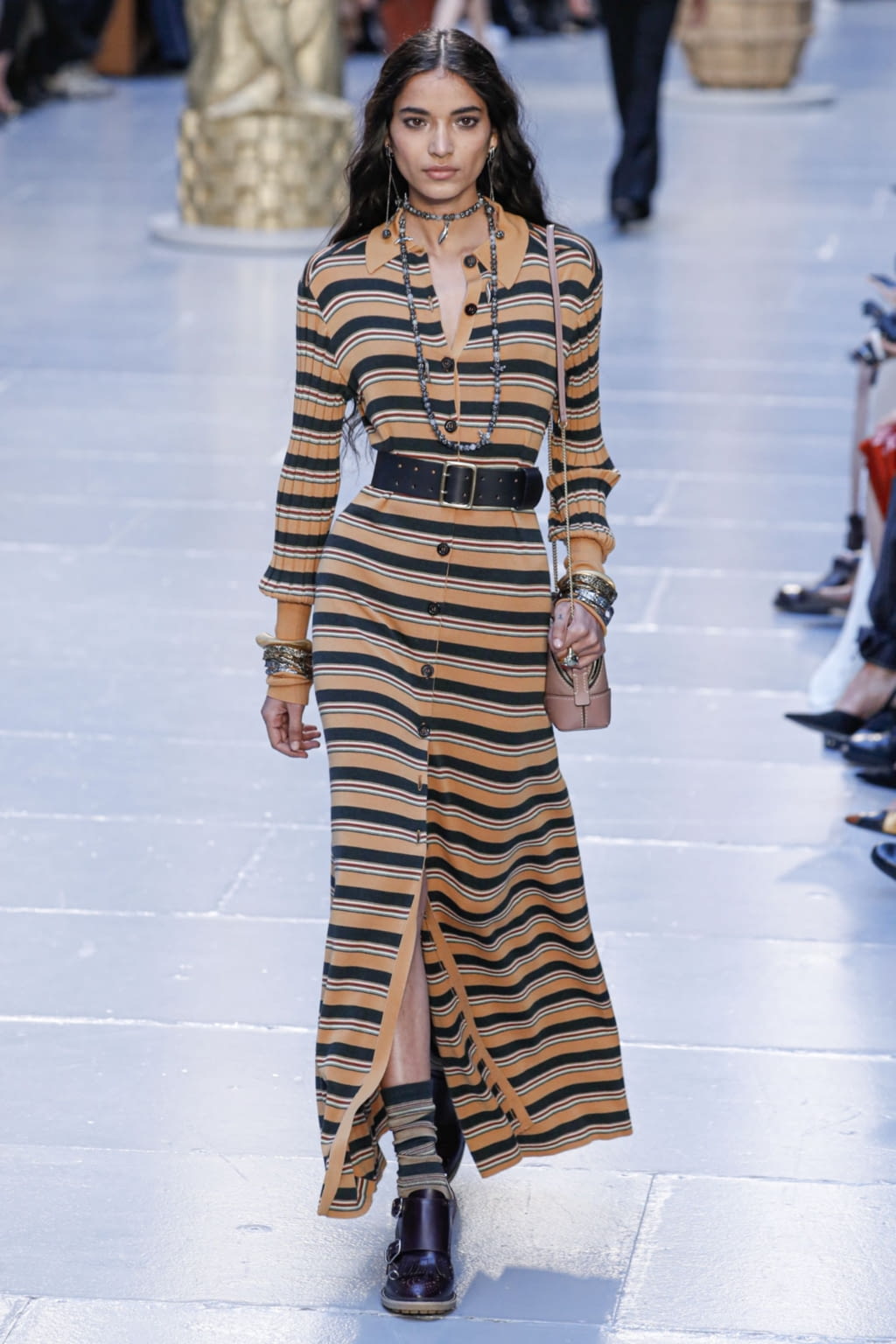 Fashion Week Paris Fall/Winter 2020 look 36 from the Chloé collection 女装