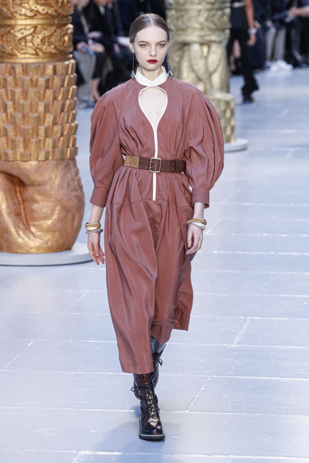 Fashion Week Paris Fall/Winter 2020 look 40 from the Chloé collection womenswear