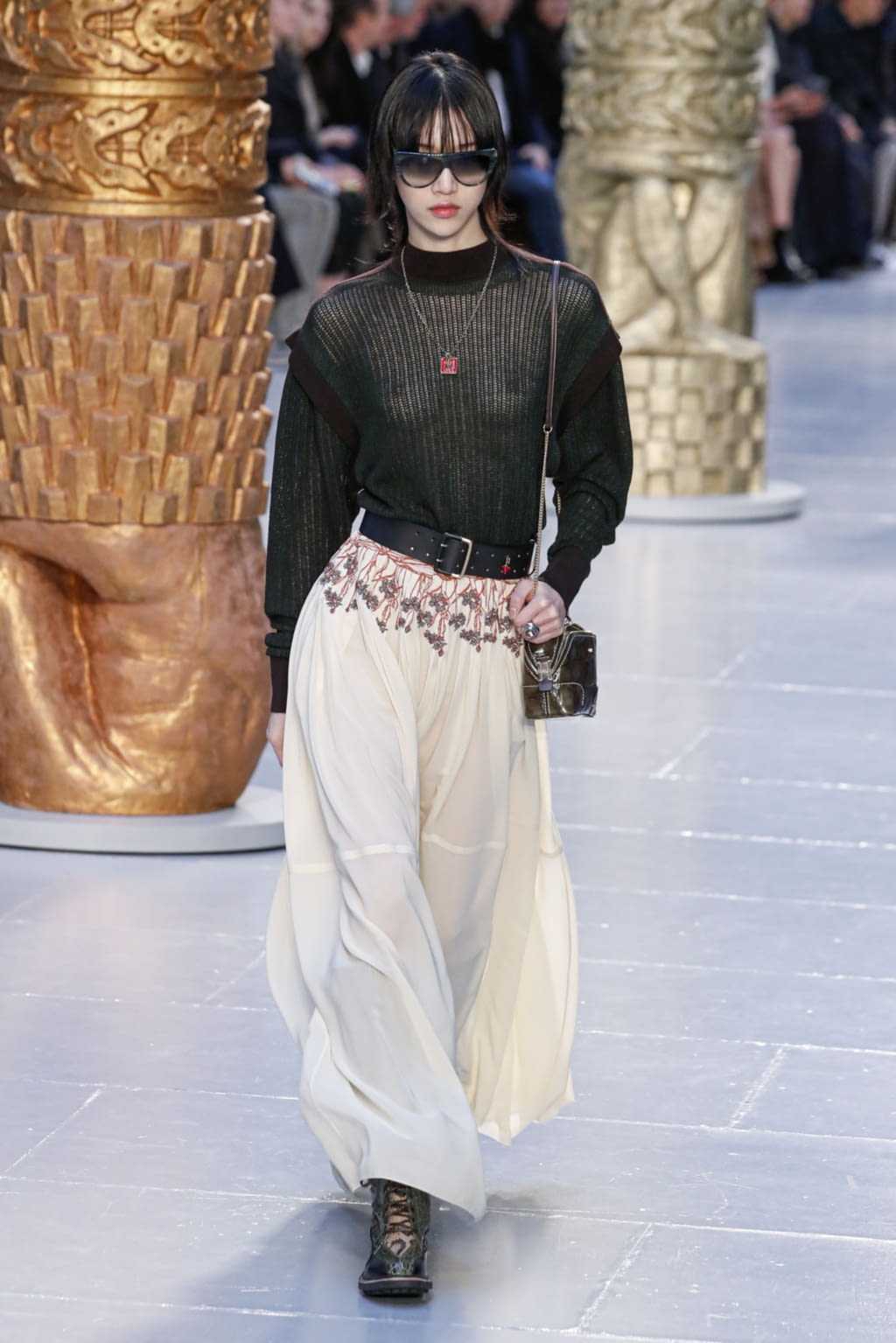 Fashion Week Paris Fall/Winter 2020 look 46 from the Chloé collection 女装