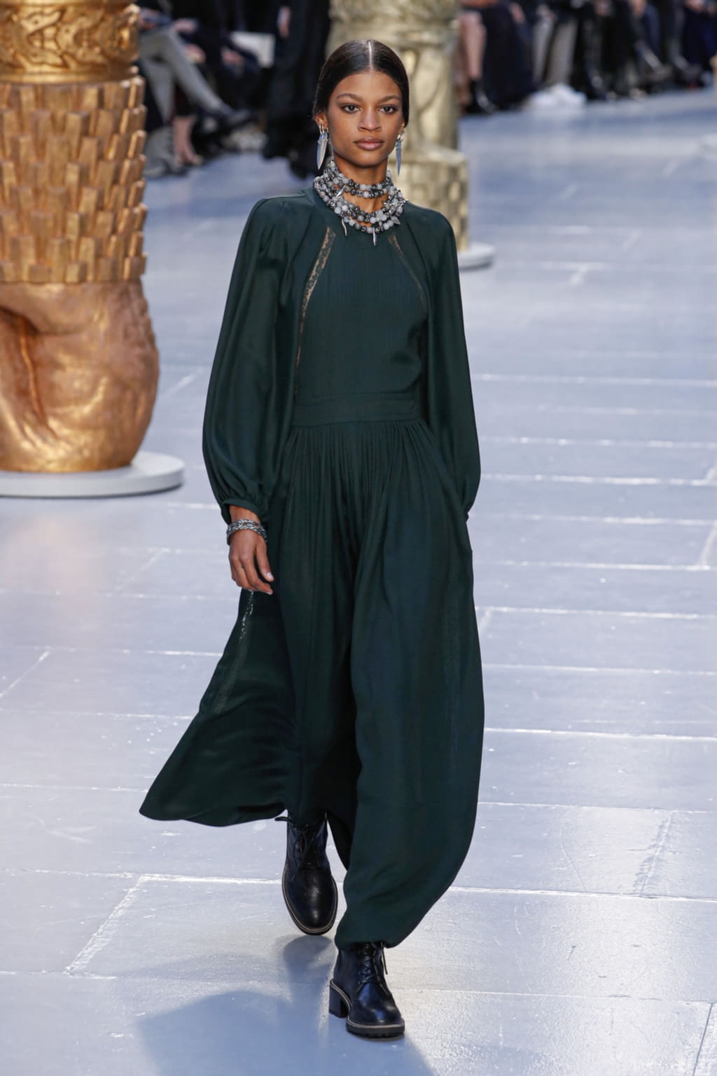 Fashion Week Paris Fall/Winter 2020 look 47 from the Chloé collection 女装