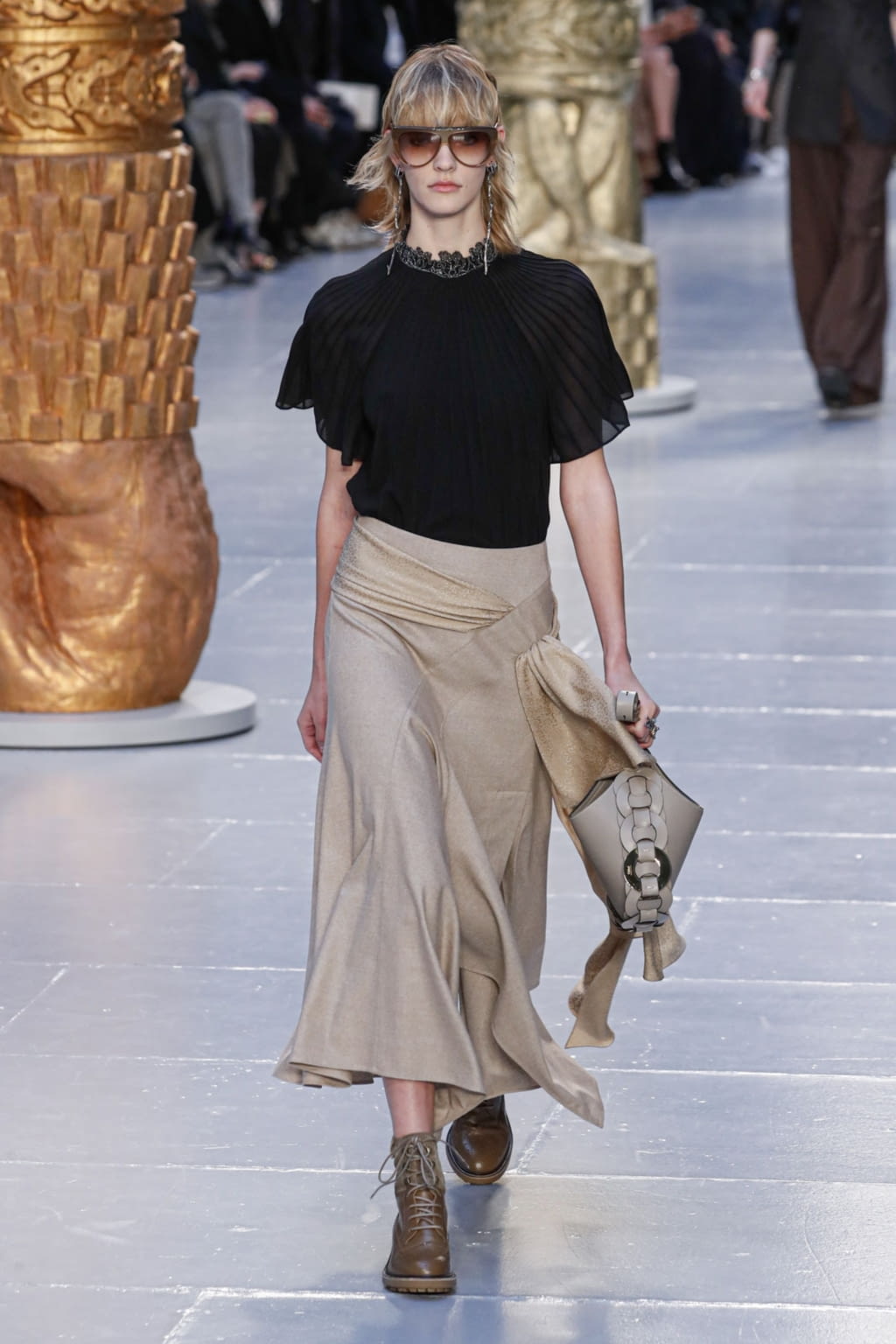 Fashion Week Paris Fall/Winter 2020 look 50 from the Chloé collection 女装