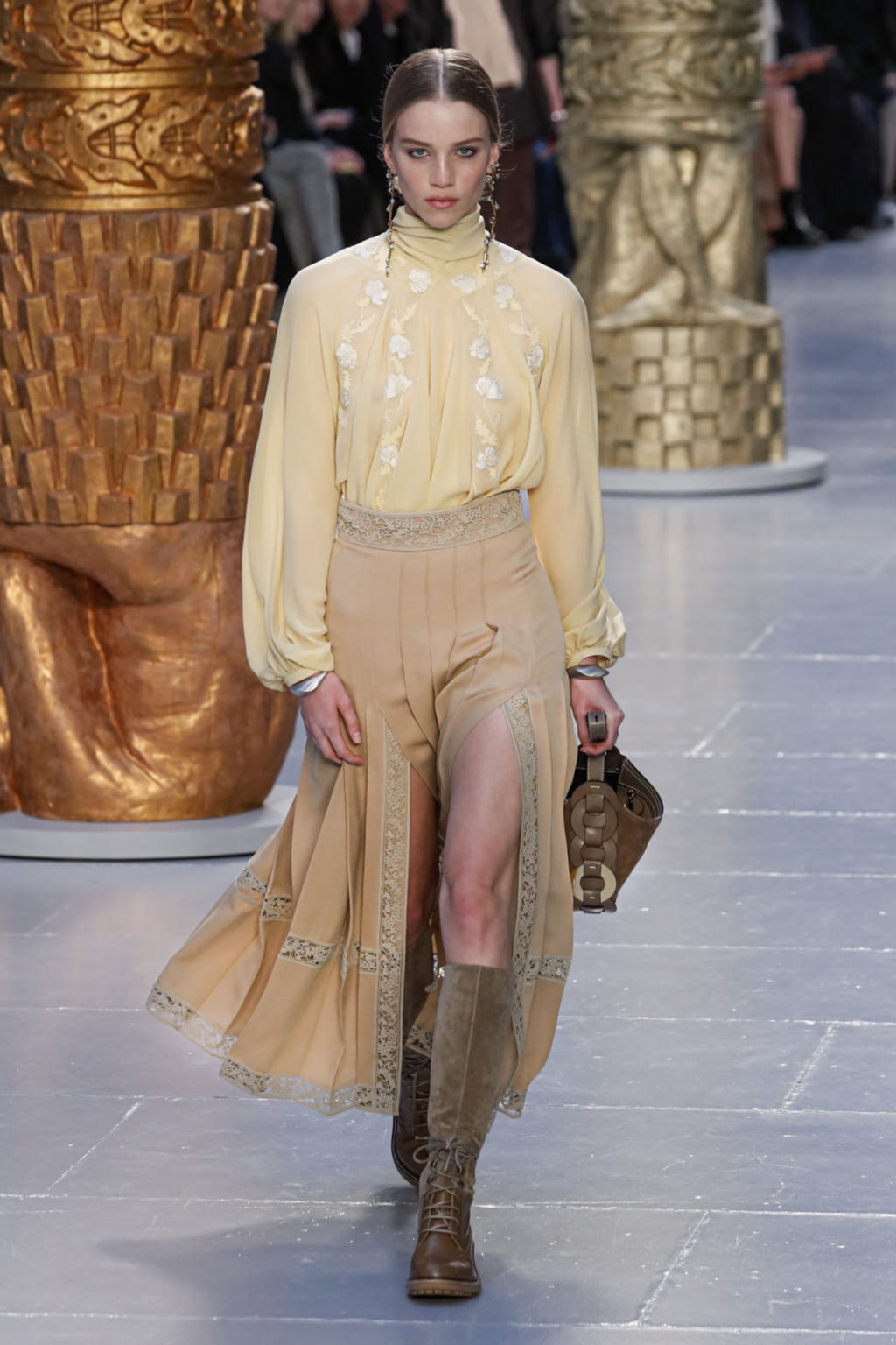 Fashion Week Paris Fall/Winter 2020 look 53 from the Chloé collection 女装