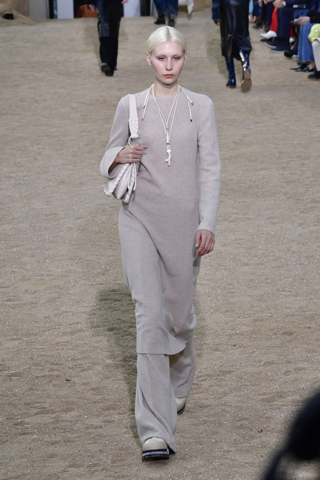 Fashion Week Paris Fall/Winter 2022 look 12 from the Chloé collection womenswear