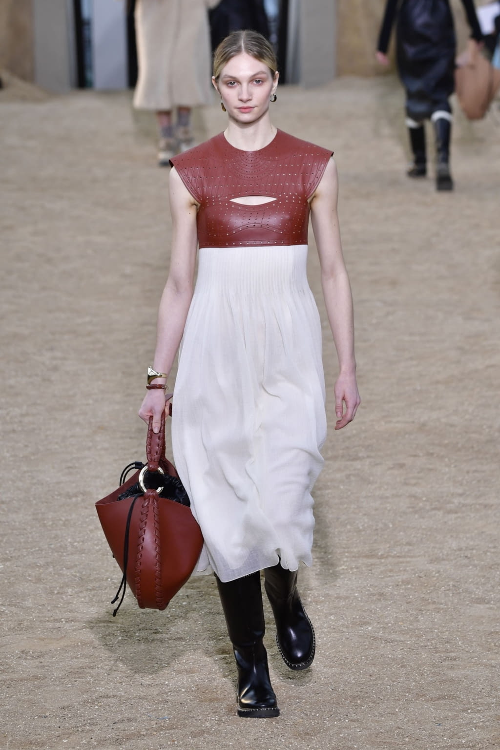Fashion Week Paris Fall/Winter 2022 look 23 from the Chloé collection womenswear