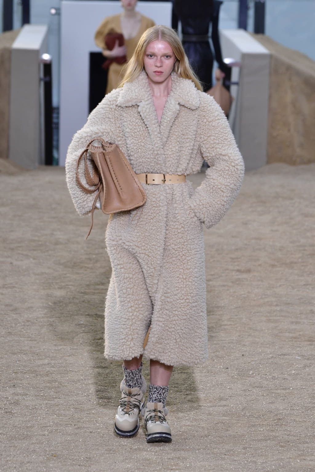 Fashion Week Paris Fall/Winter 2022 look 24 from the Chloé collection womenswear