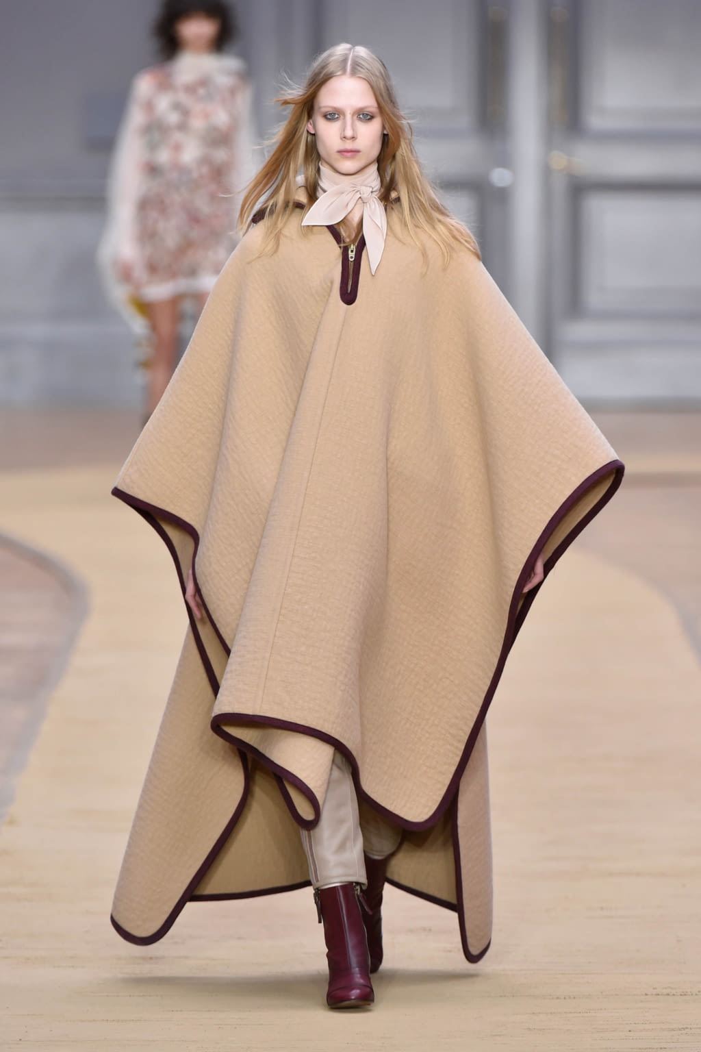 Fashion Week Paris Fall/Winter 2016 look 1 from the Chloé collection 女装