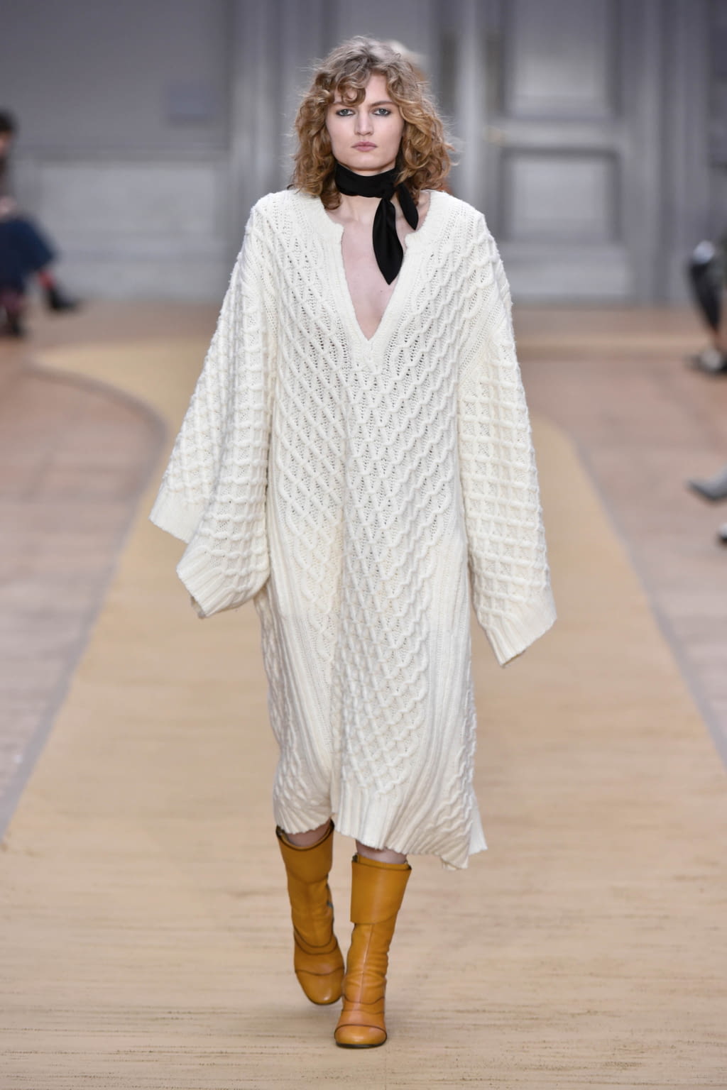 Fashion Week Paris Fall/Winter 2016 look 6 from the Chloé collection womenswear