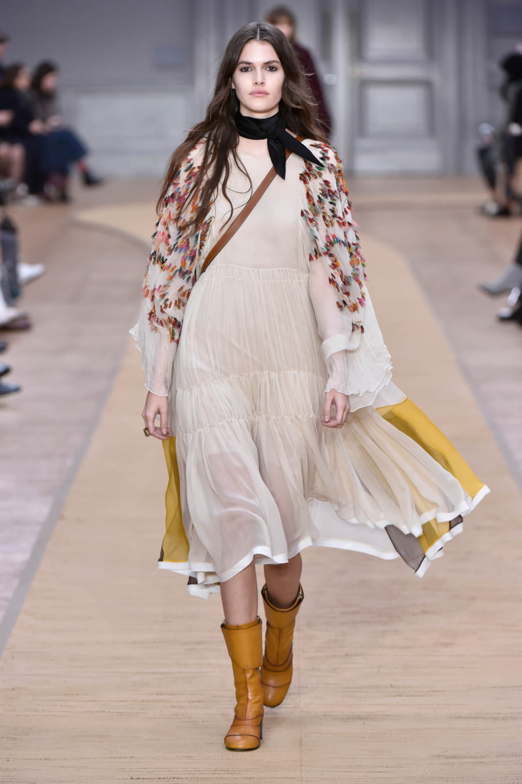 Fashion Week Paris Fall/Winter 2016 look 8 from the Chloé collection womenswear