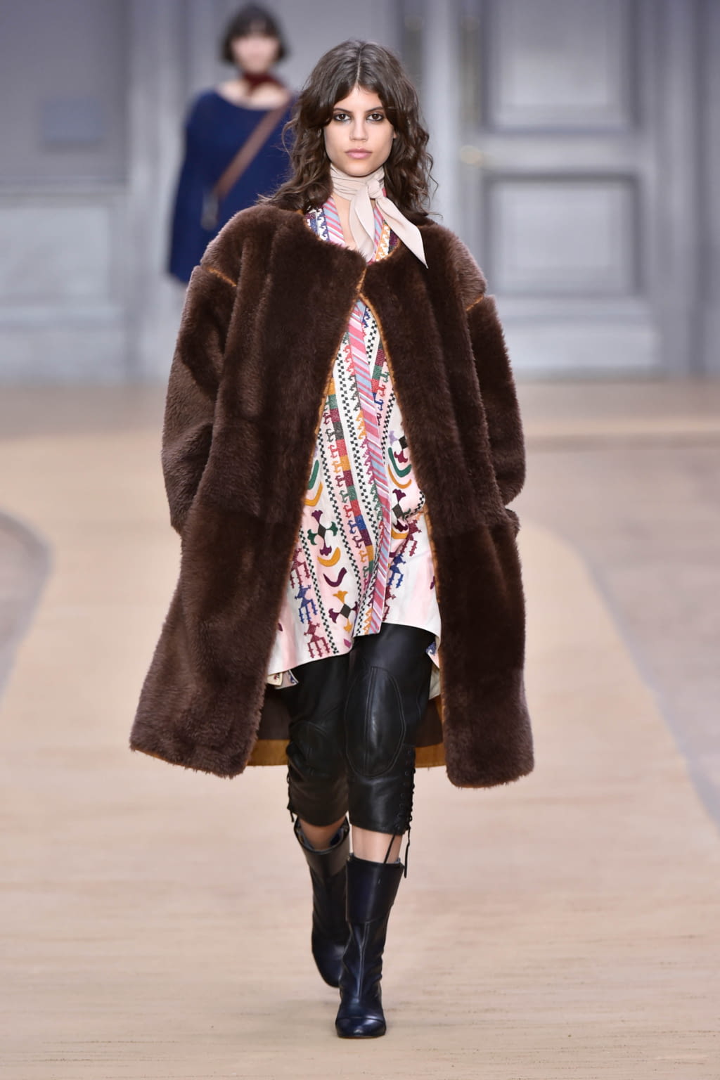 Fashion Week Paris Fall/Winter 2016 look 10 from the Chloé collection womenswear