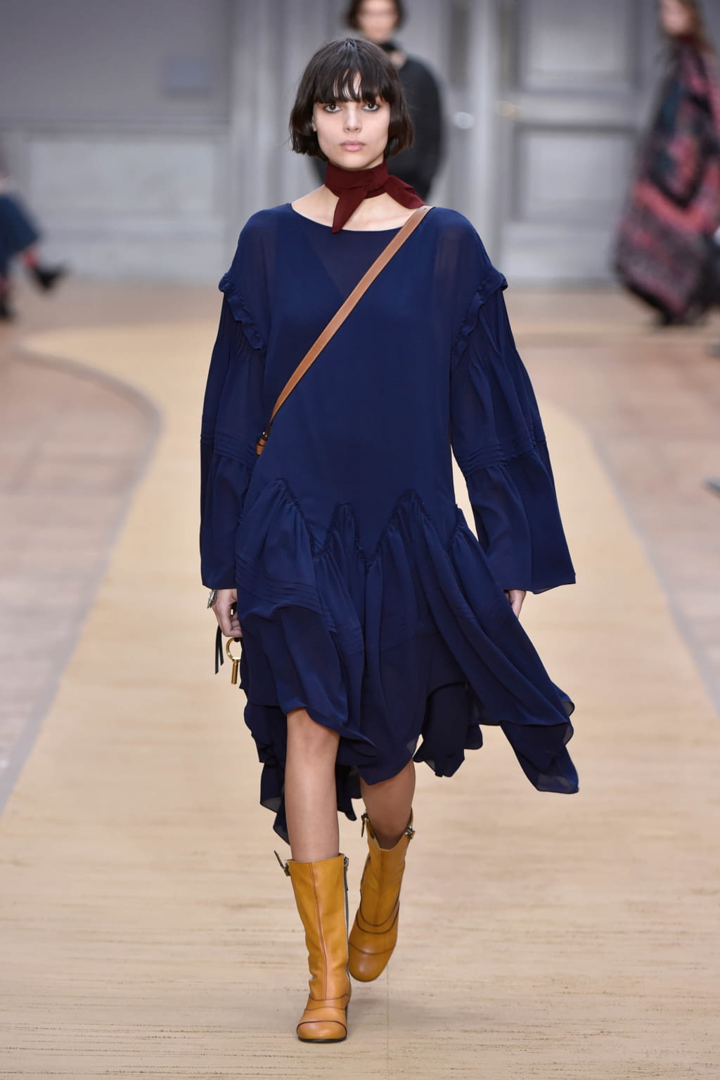 Fashion Week Paris Fall/Winter 2016 look 11 from the Chloé collection womenswear