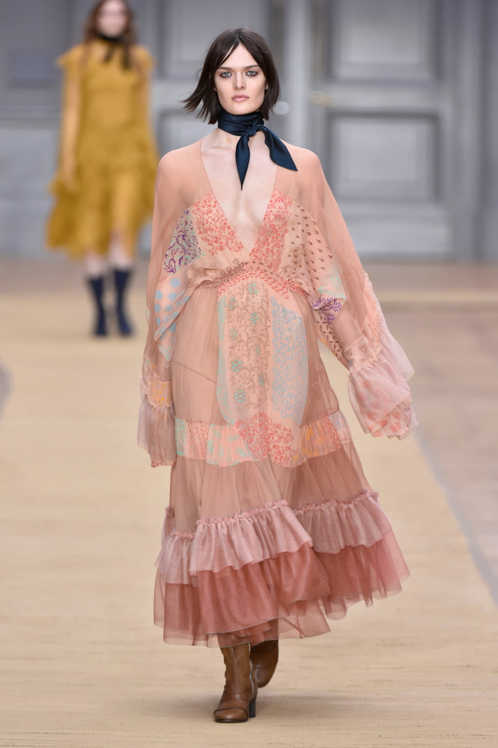 Fashion Week Paris Fall/Winter 2016 look 20 from the Chloé collection womenswear