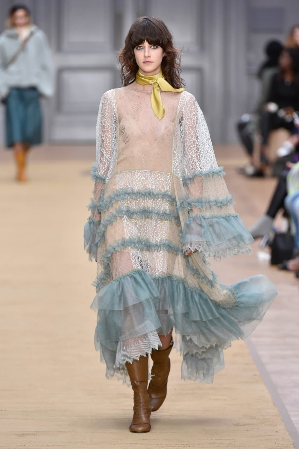 Fashion Week Paris Fall/Winter 2016 look 25 from the Chloé collection womenswear