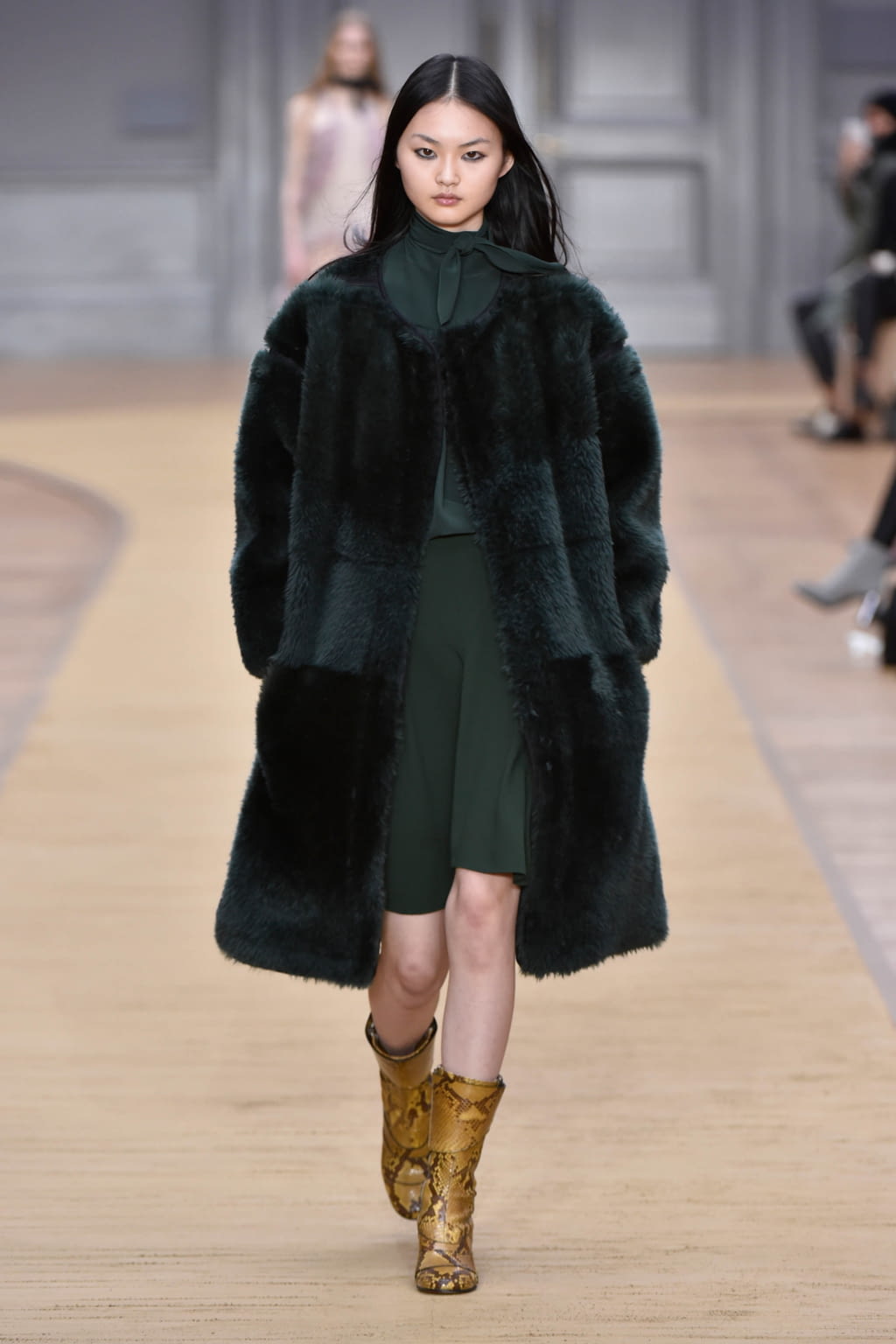 Fashion Week Paris Fall/Winter 2016 look 28 from the Chloé collection womenswear