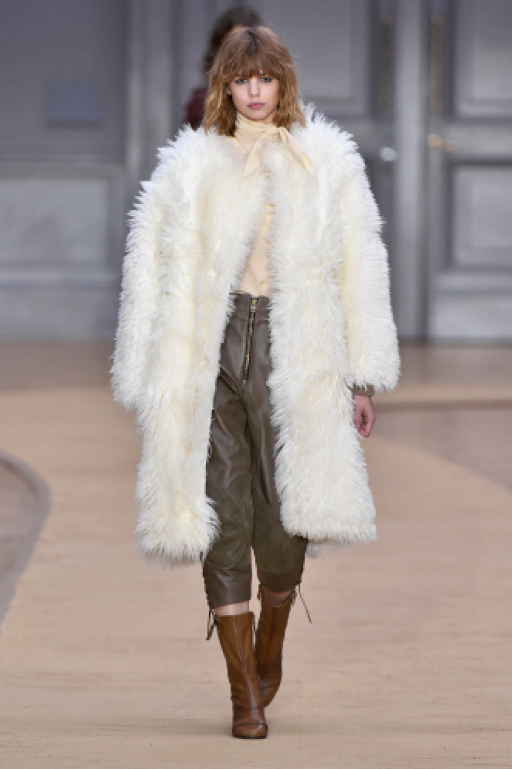 Fashion Week Paris Fall/Winter 2016 look 32 from the Chloé collection womenswear