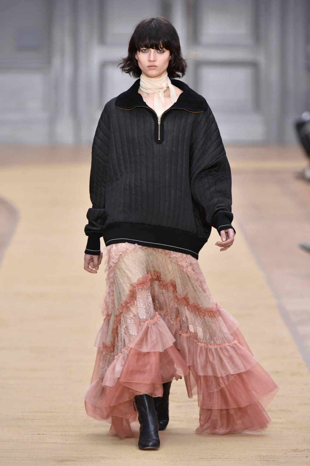 Fashion Week Paris Fall/Winter 2016 look 43 from the Chloé collection 女装