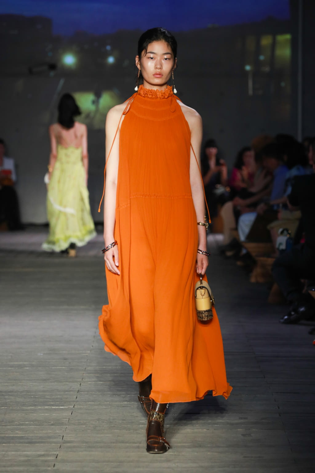 Fashion Week Paris Resort 2020 look 30 from the Chloé collection 女装