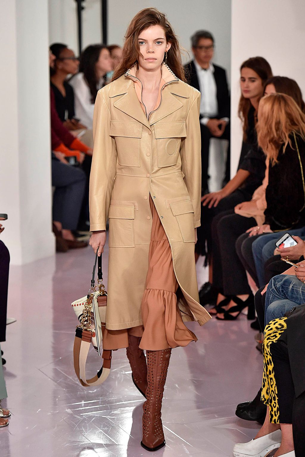 Fashion Week Paris Spring/Summer 2018 look 9 from the Chloé collection 女装