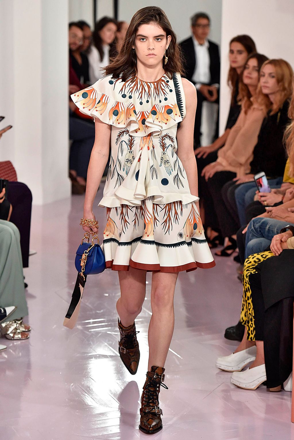 Fashion Week Paris Spring/Summer 2018 look 13 from the Chloé collection womenswear