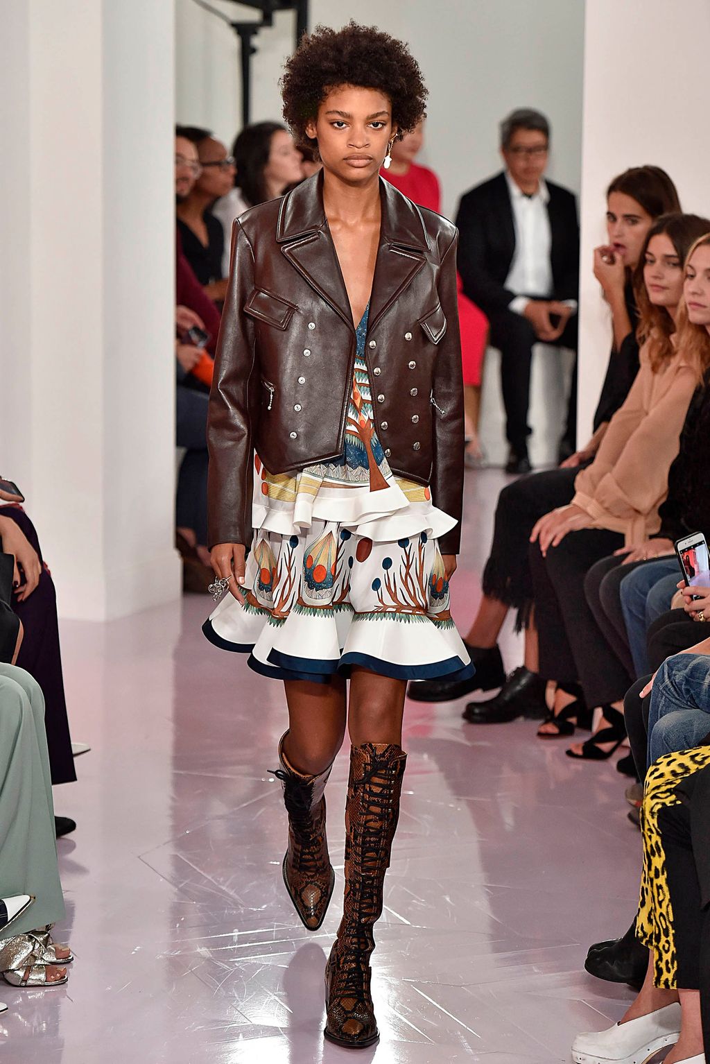 Fashion Week Paris Spring/Summer 2018 look 14 from the Chloé collection womenswear