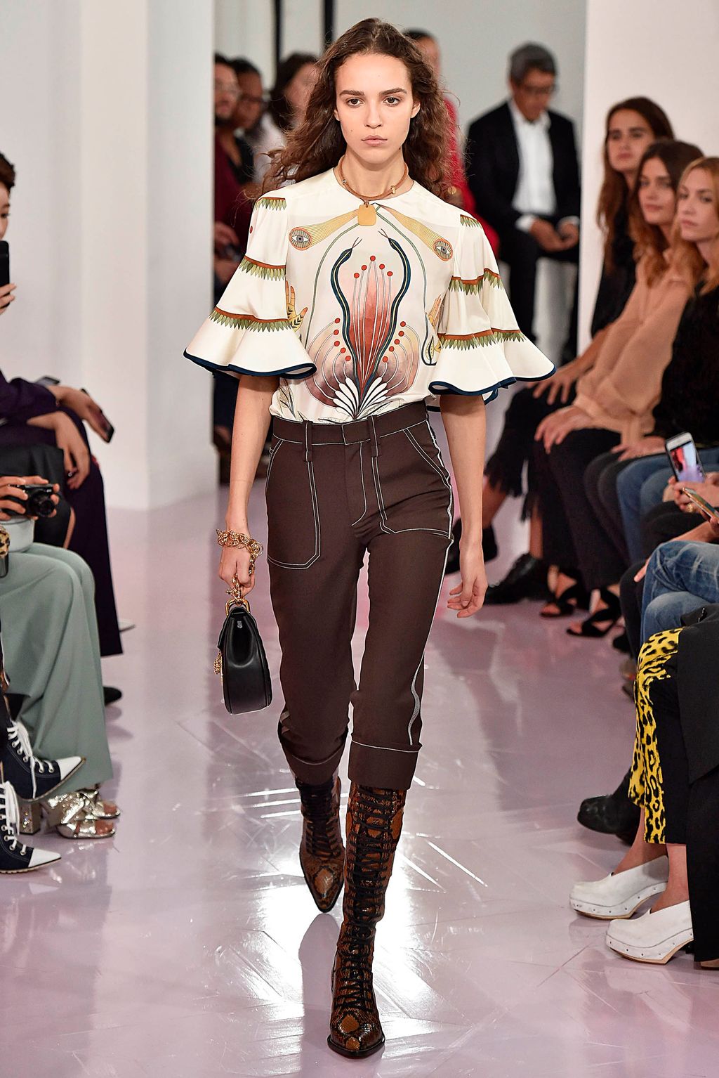Fashion Week Paris Spring/Summer 2018 look 15 from the Chloé collection womenswear