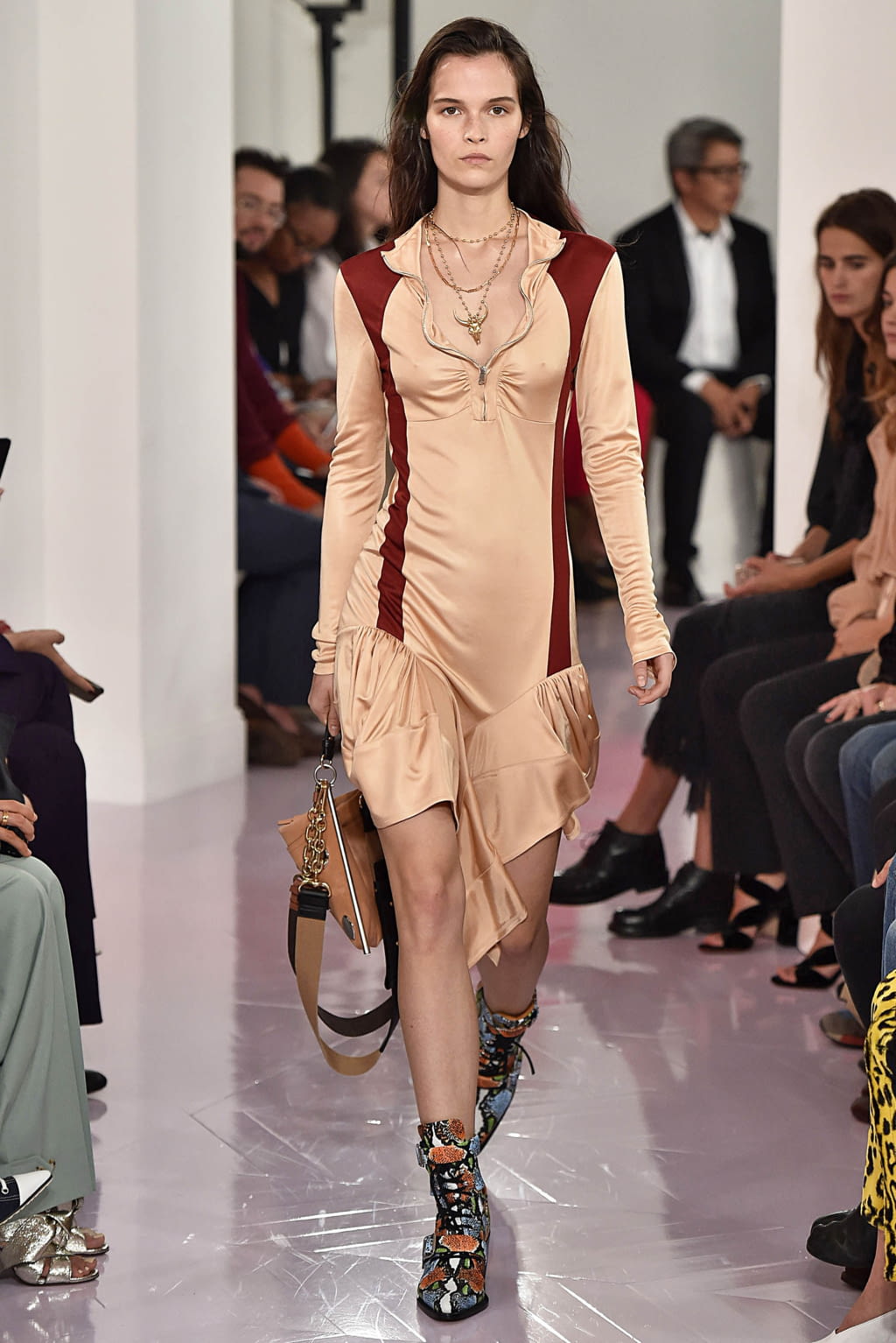 Fashion Week Paris Spring/Summer 2018 look 30 from the Chloé collection womenswear