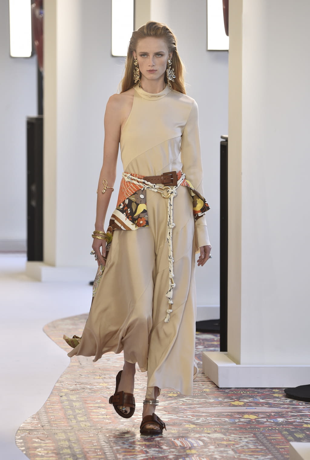 Fashion Week Paris Spring/Summer 2019 look 1 from the Chloé collection 女装