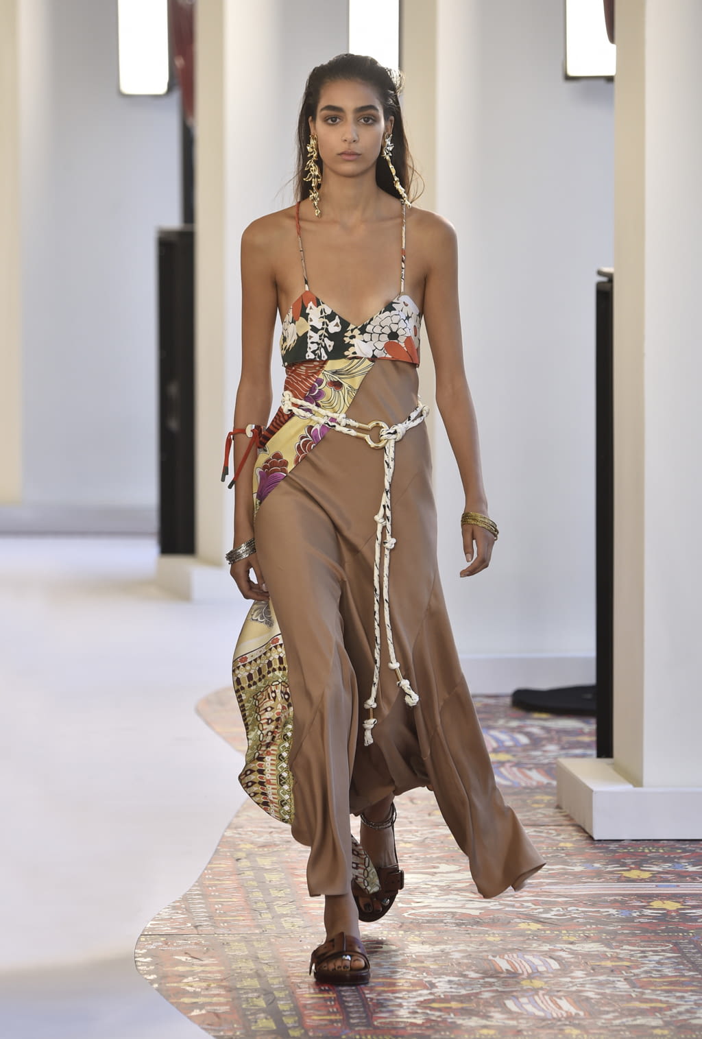 Fashion Week Paris Spring/Summer 2019 look 2 from the Chloé collection womenswear