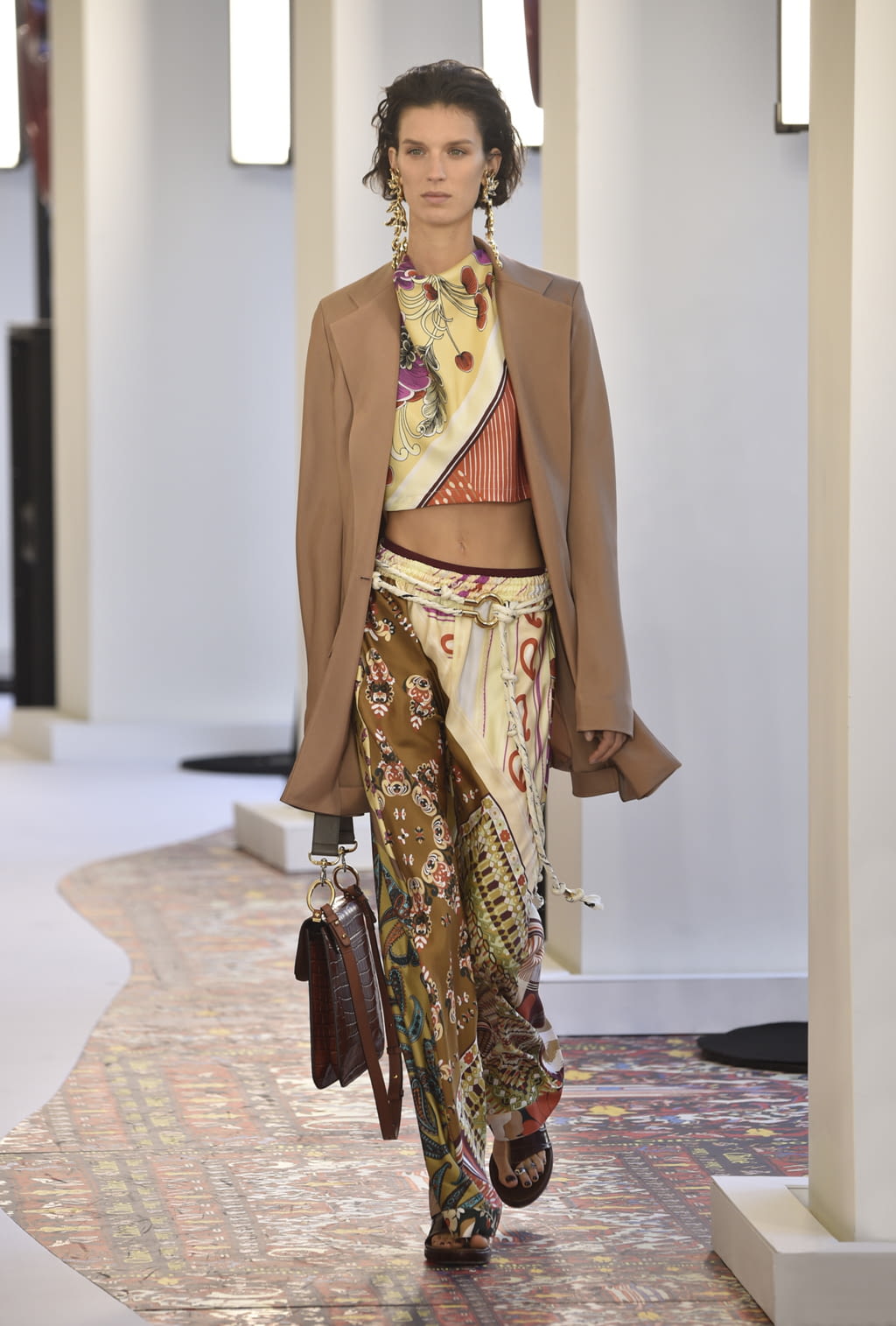 Fashion Week Paris Spring/Summer 2019 look 3 from the Chloé collection 女装