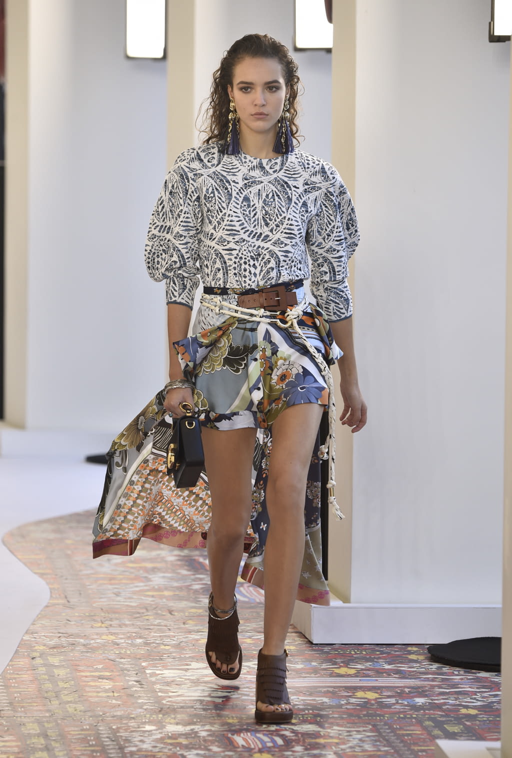Fashion Week Paris Spring/Summer 2019 look 7 from the Chloé collection womenswear