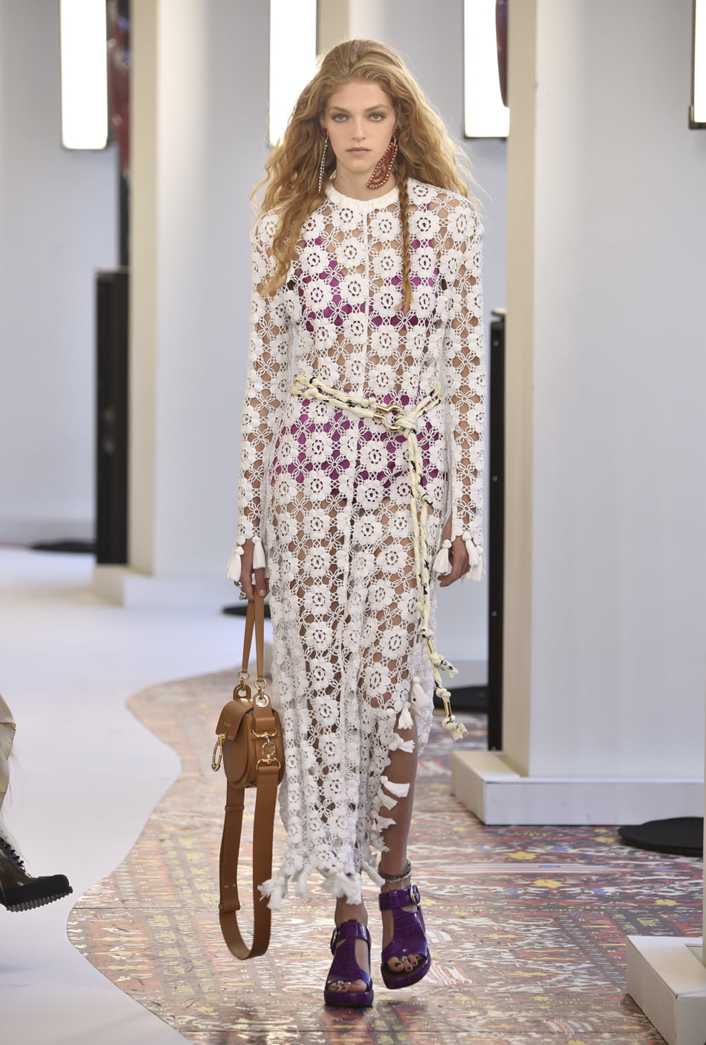 Fashion Week Paris Spring/Summer 2019 look 13 from the Chloé collection 女装