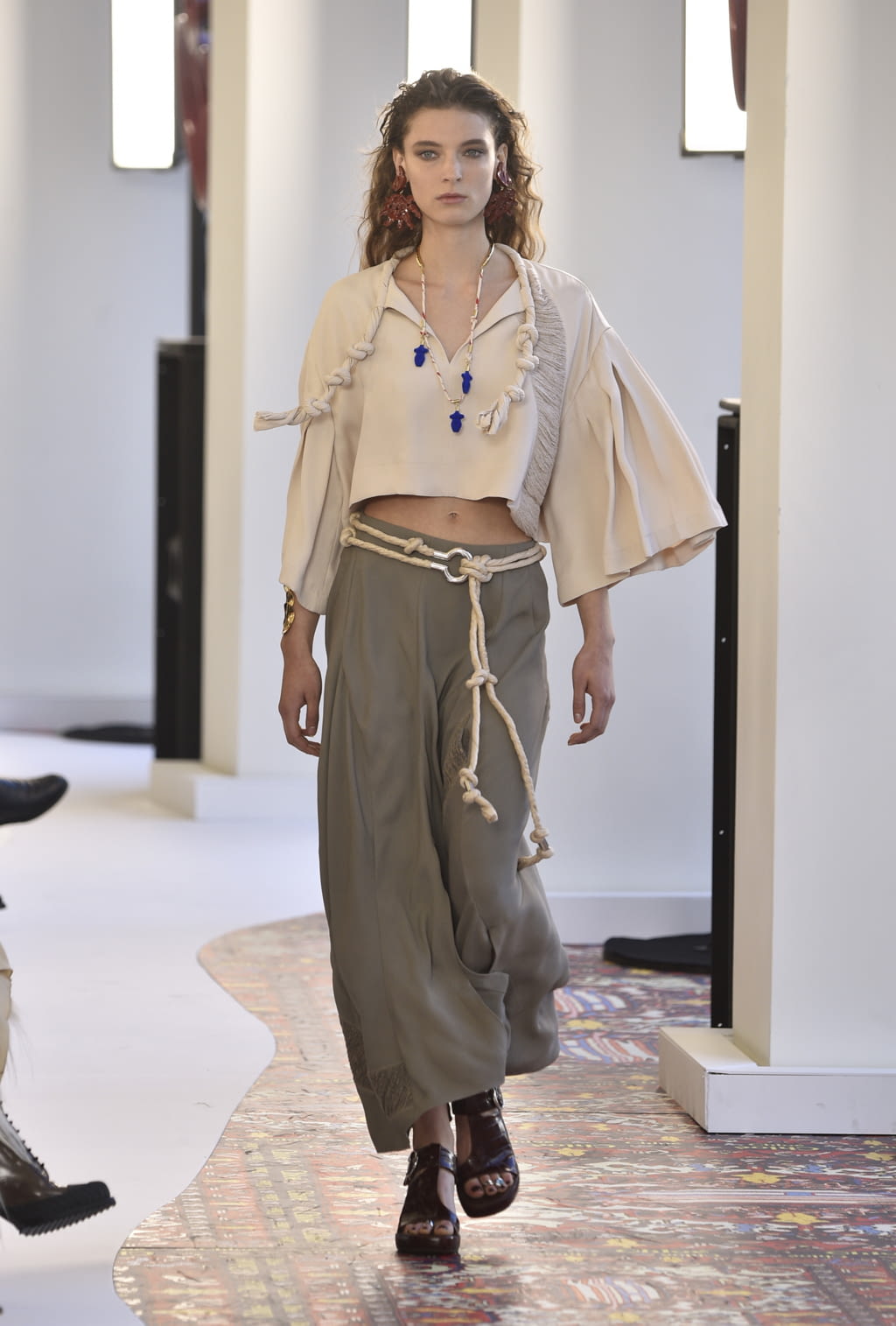 Fashion Week Paris Spring/Summer 2019 look 38 from the Chloé collection 女装