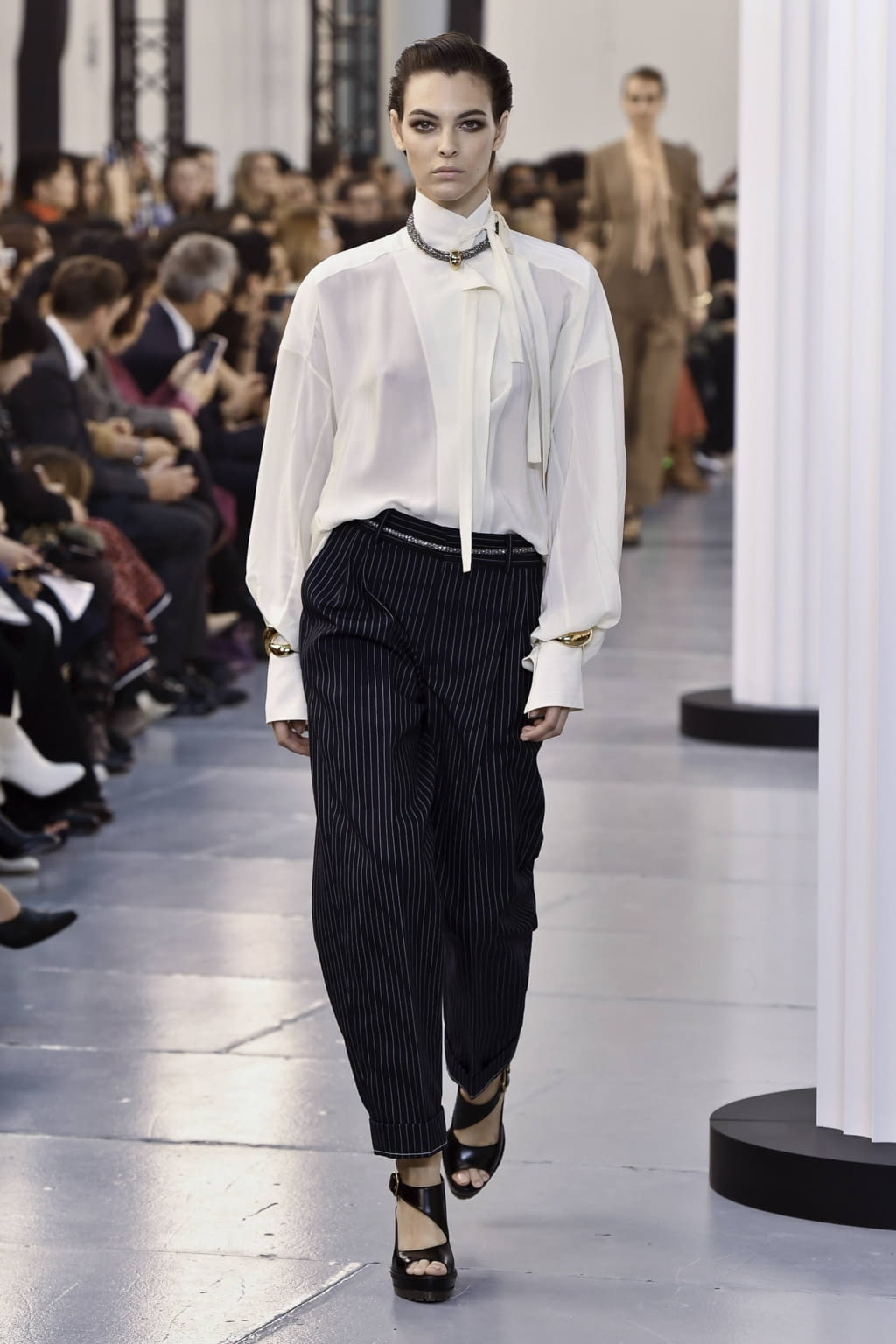 Fashion Week Paris Spring/Summer 2020 look 1 from the Chloé collection womenswear