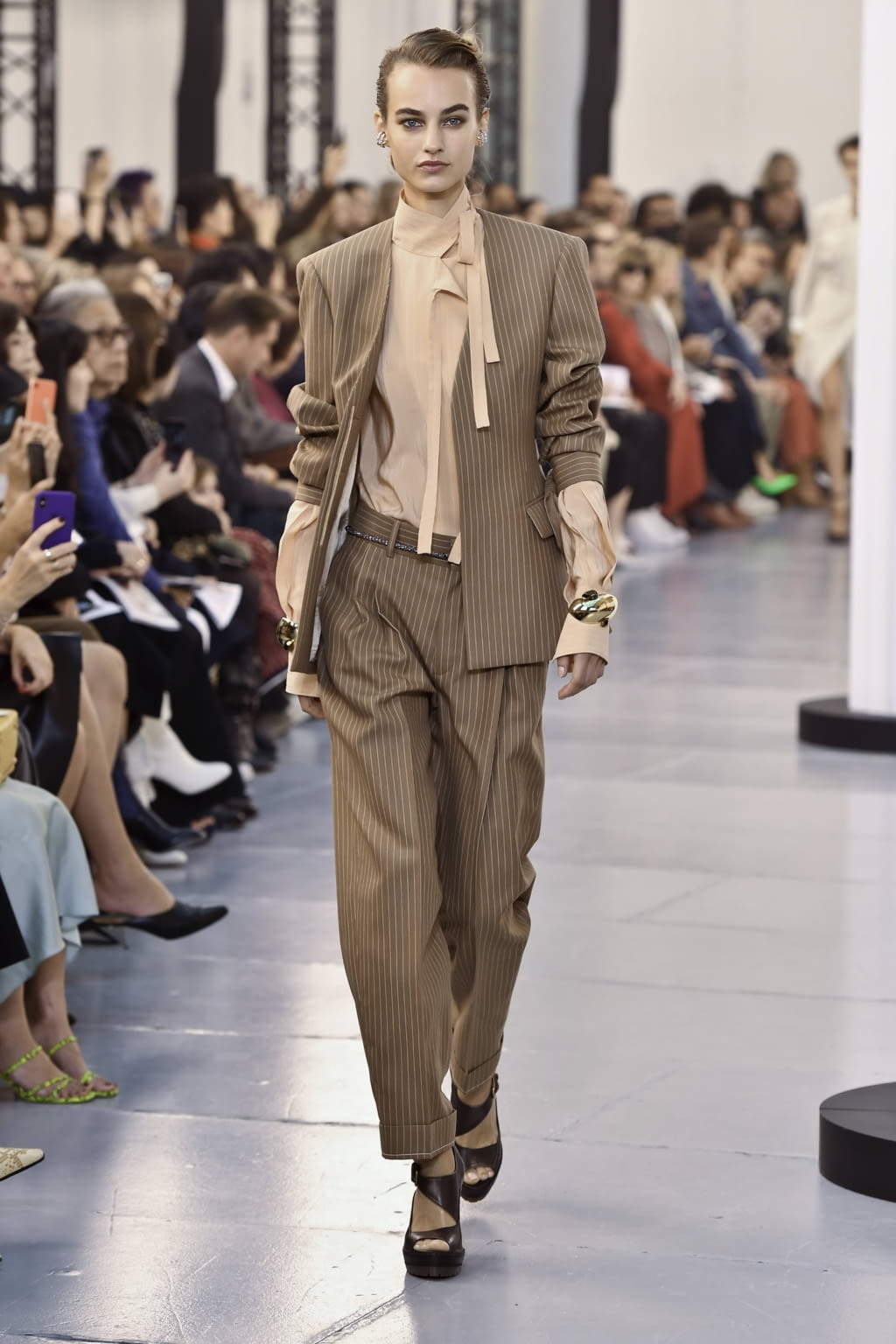 Fashion Week Paris Spring/Summer 2020 look 2 from the Chloé collection womenswear