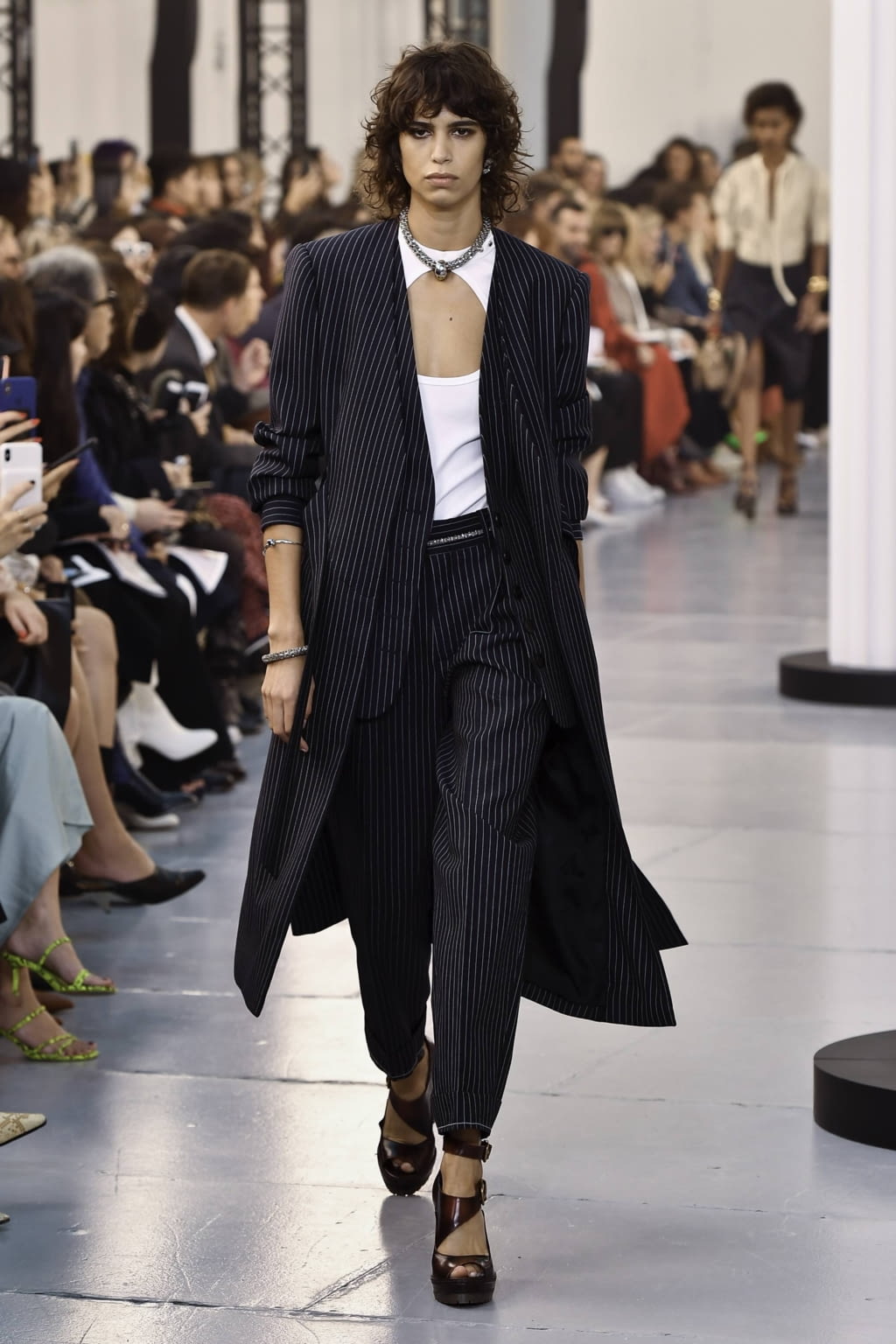 Fashion Week Paris Spring/Summer 2020 look 6 from the Chloé collection 女装