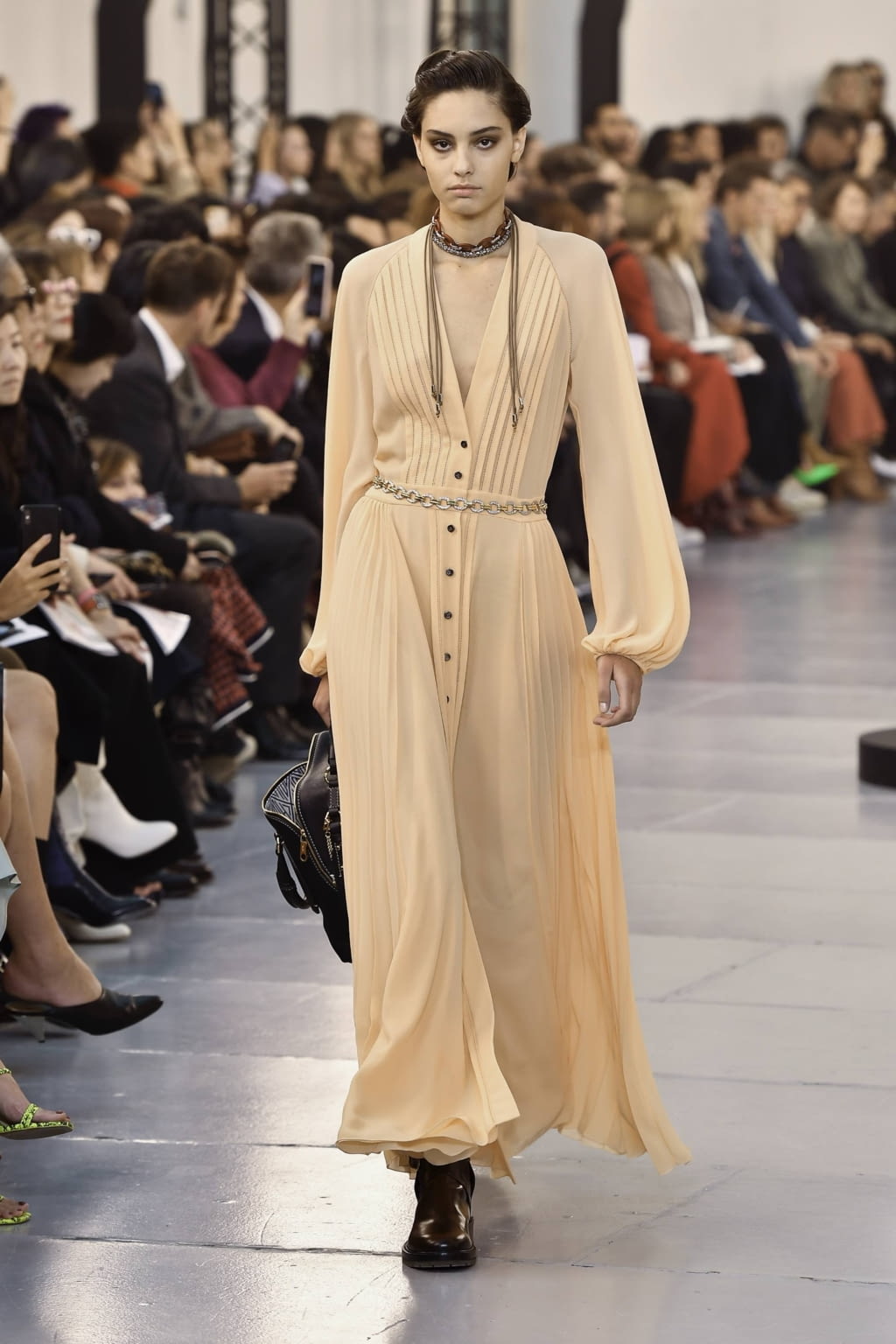Fashion Week Paris Spring/Summer 2020 look 11 from the Chloé collection 女装
