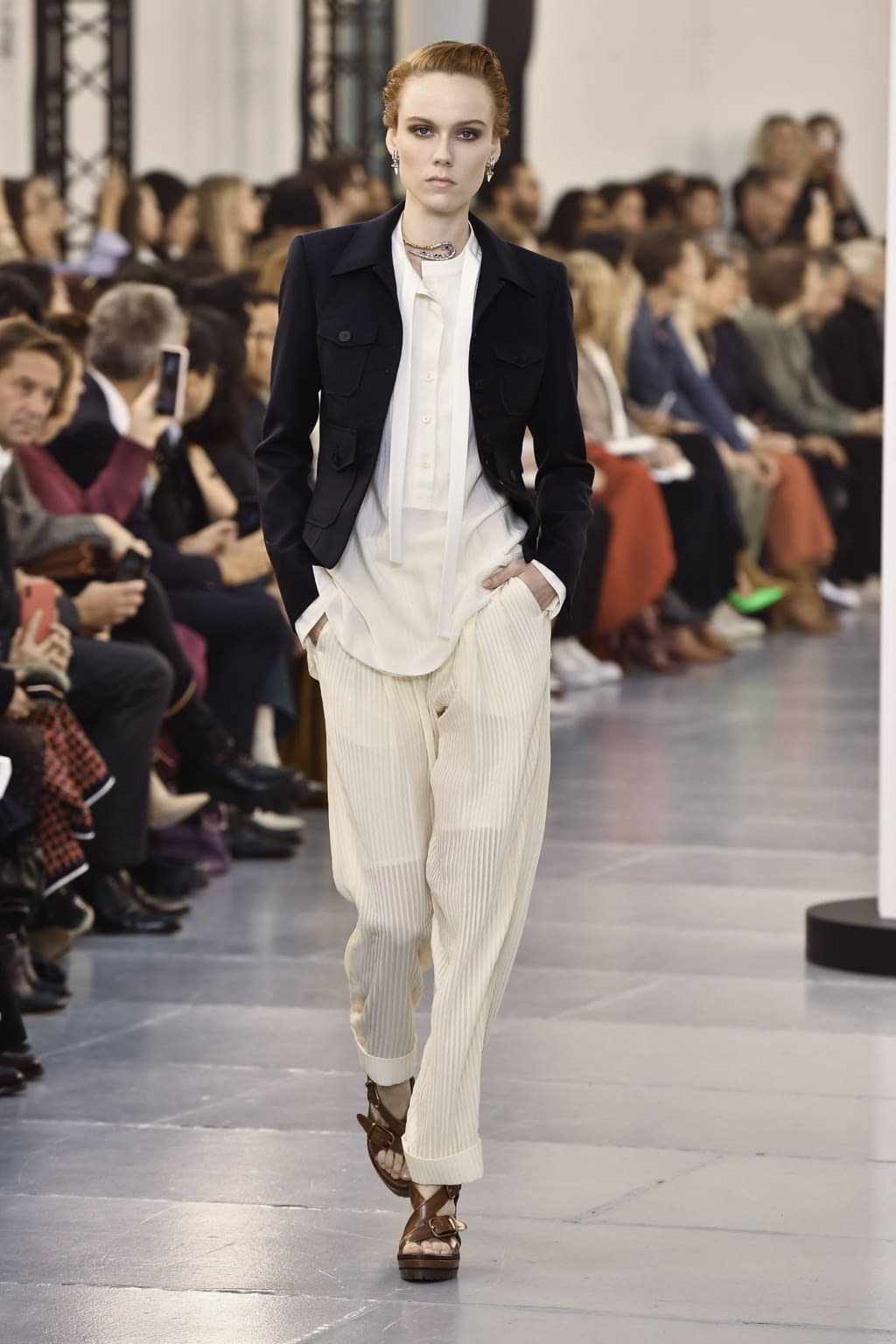 Fashion Week Paris Spring/Summer 2020 look 12 from the Chloé collection 女装