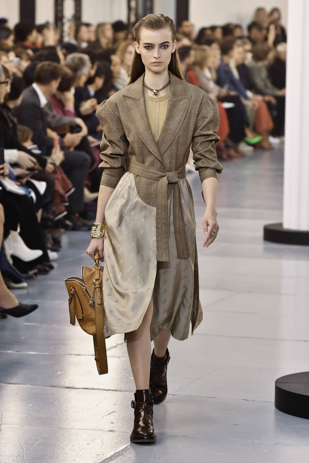 Fashion Week Paris Spring/Summer 2020 look 16 from the Chloé collection womenswear