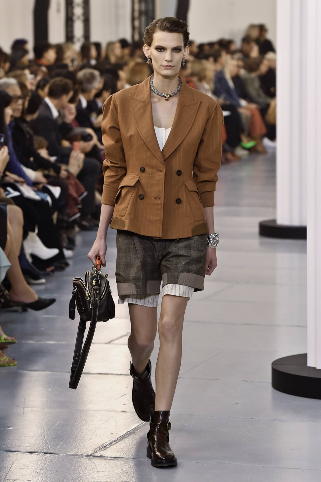 Fashion Week Paris Spring/Summer 2020 look 17 from the Chloé collection womenswear