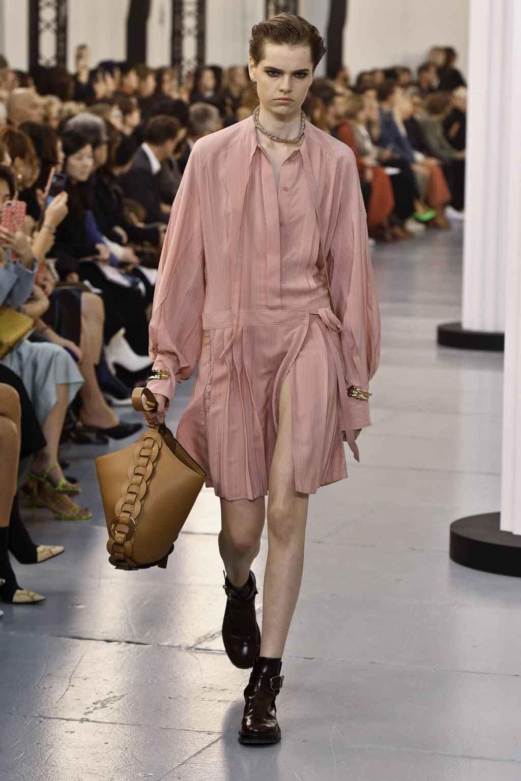 Fashion Week Paris Spring/Summer 2020 look 18 from the Chloé collection womenswear