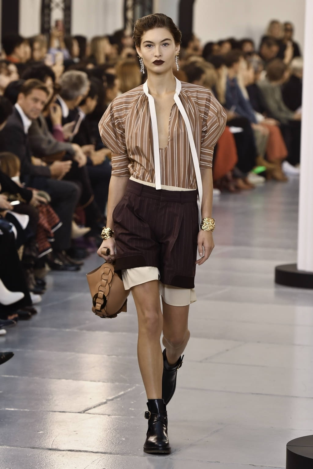 Fashion Week Paris Spring/Summer 2020 look 19 from the Chloé collection 女装