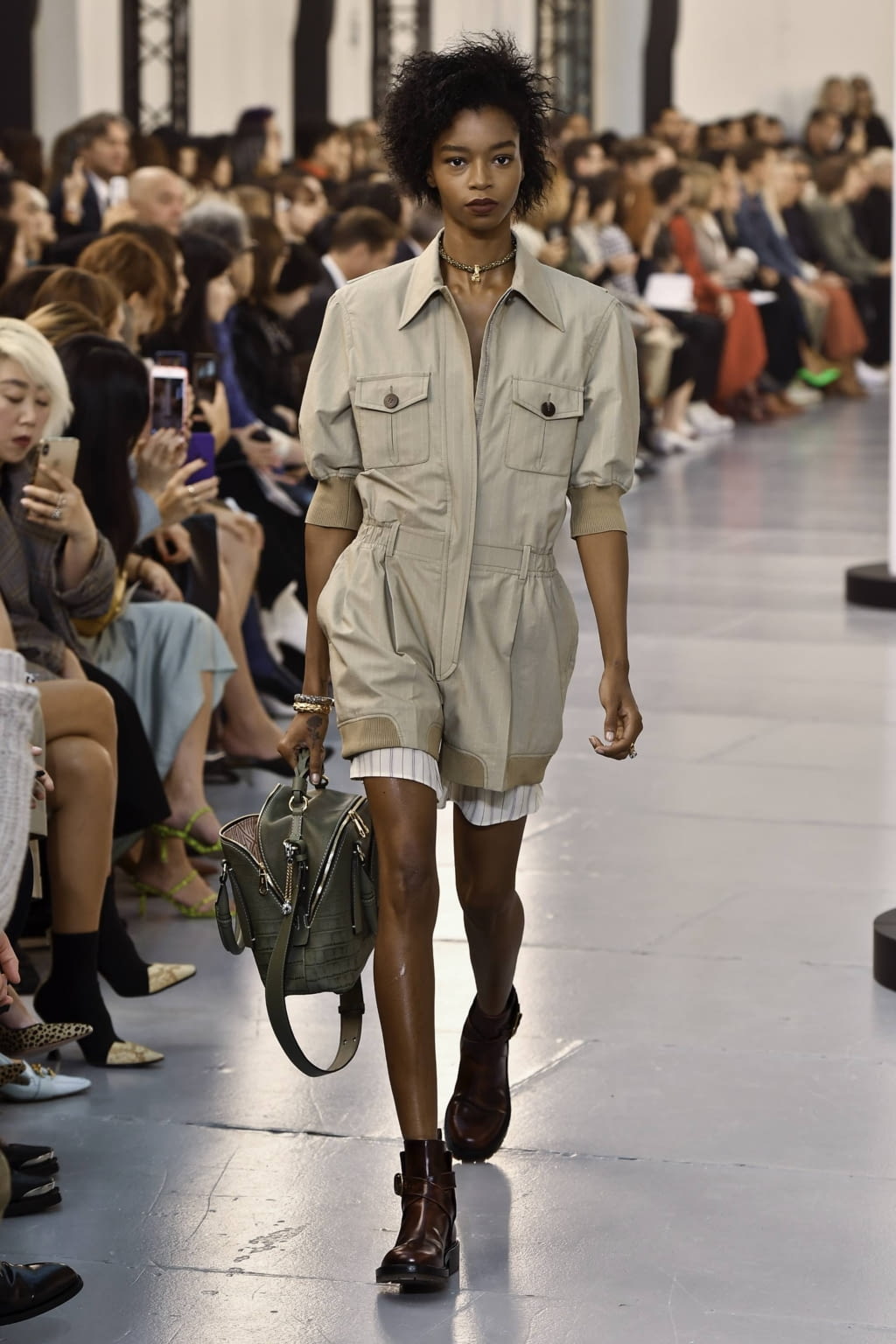 Fashion Week Paris Spring/Summer 2020 look 22 from the Chloé collection 女装