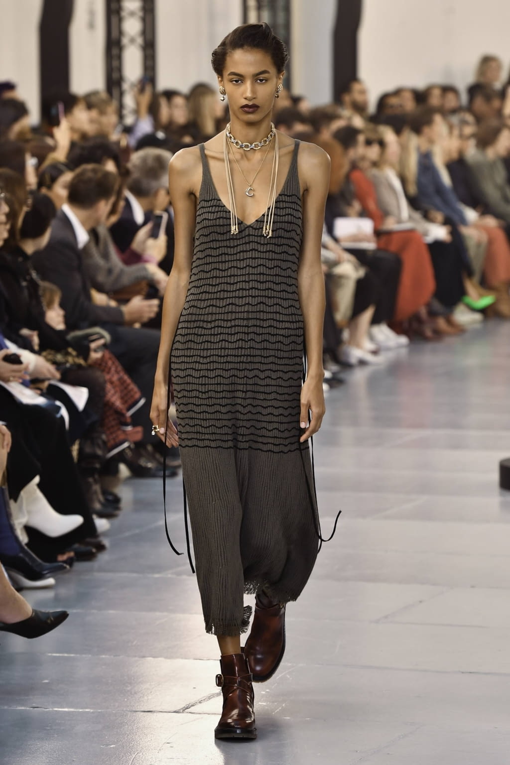 Fashion Week Paris Spring/Summer 2020 look 25 from the Chloé collection womenswear