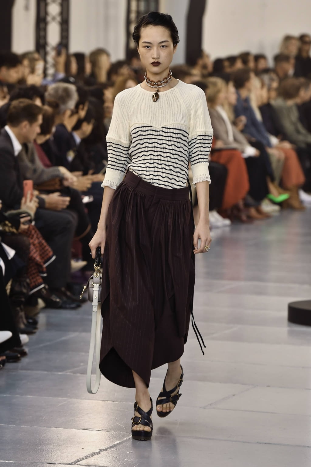 Fashion Week Paris Spring/Summer 2020 look 26 from the Chloé collection womenswear