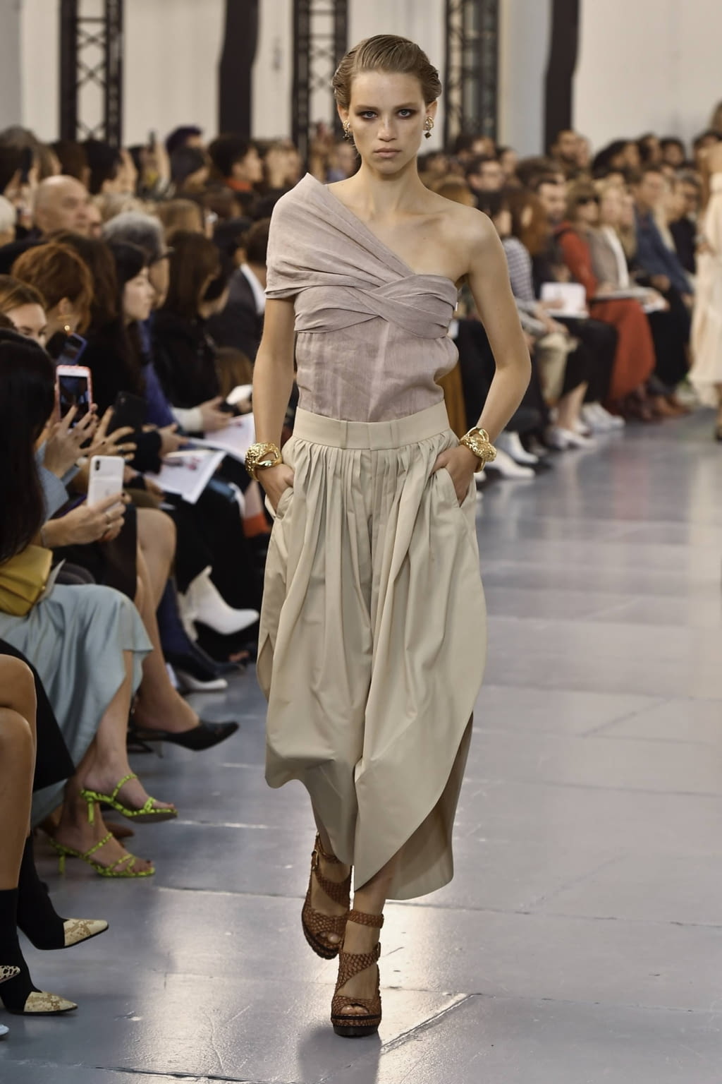 Fashion Week Paris Spring/Summer 2020 look 27 from the Chloé collection womenswear