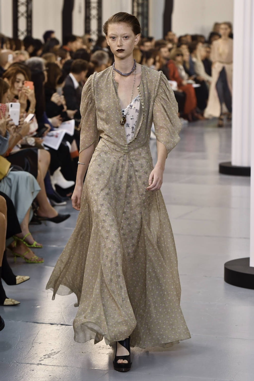 Fashion Week Paris Spring/Summer 2020 look 39 from the Chloé collection 女装