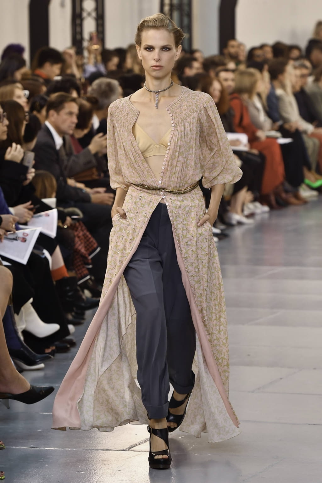 Fashion Week Paris Spring/Summer 2020 look 40 from the Chloé collection womenswear