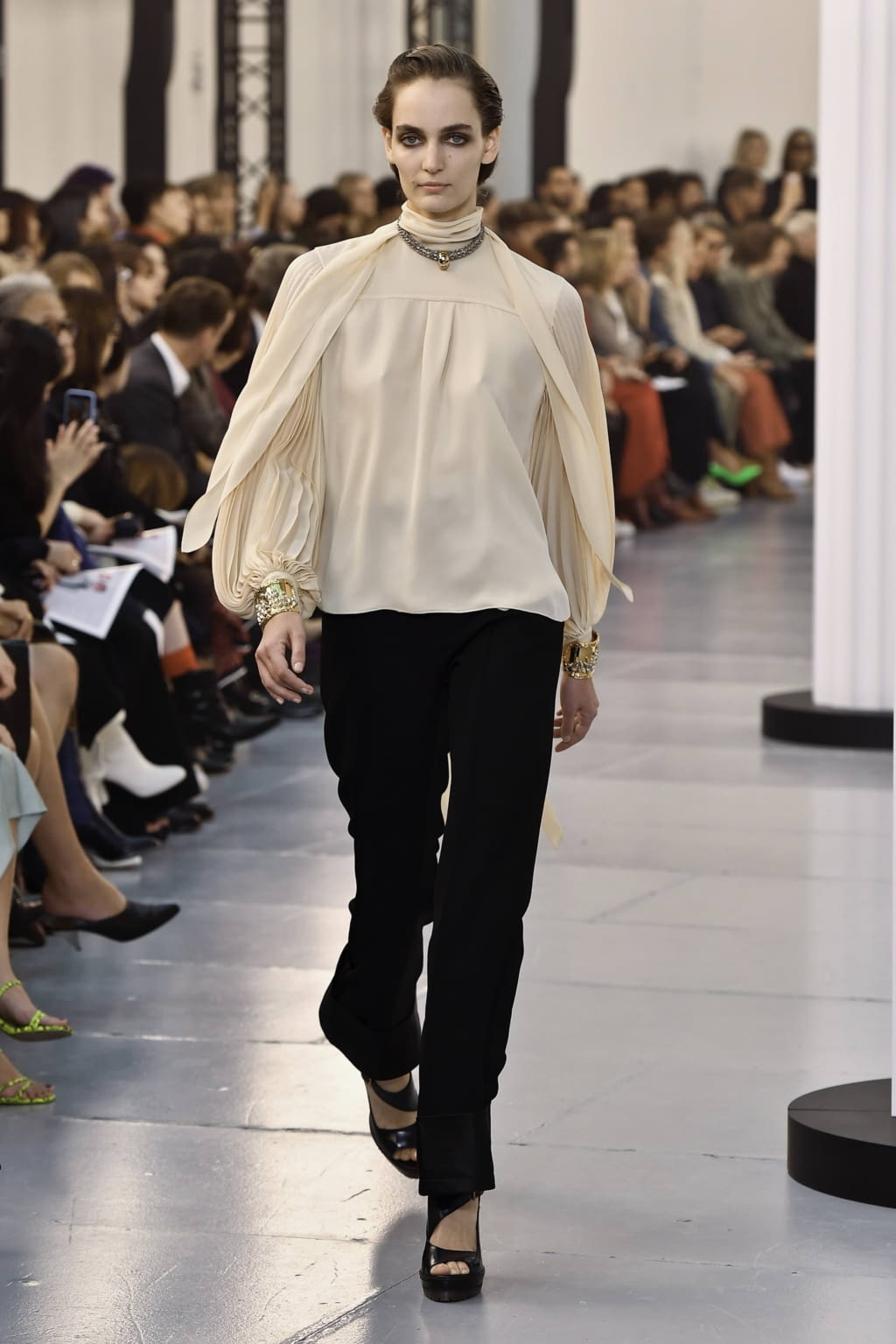 Fashion Week Paris Spring/Summer 2020 look 46 from the Chloé collection womenswear