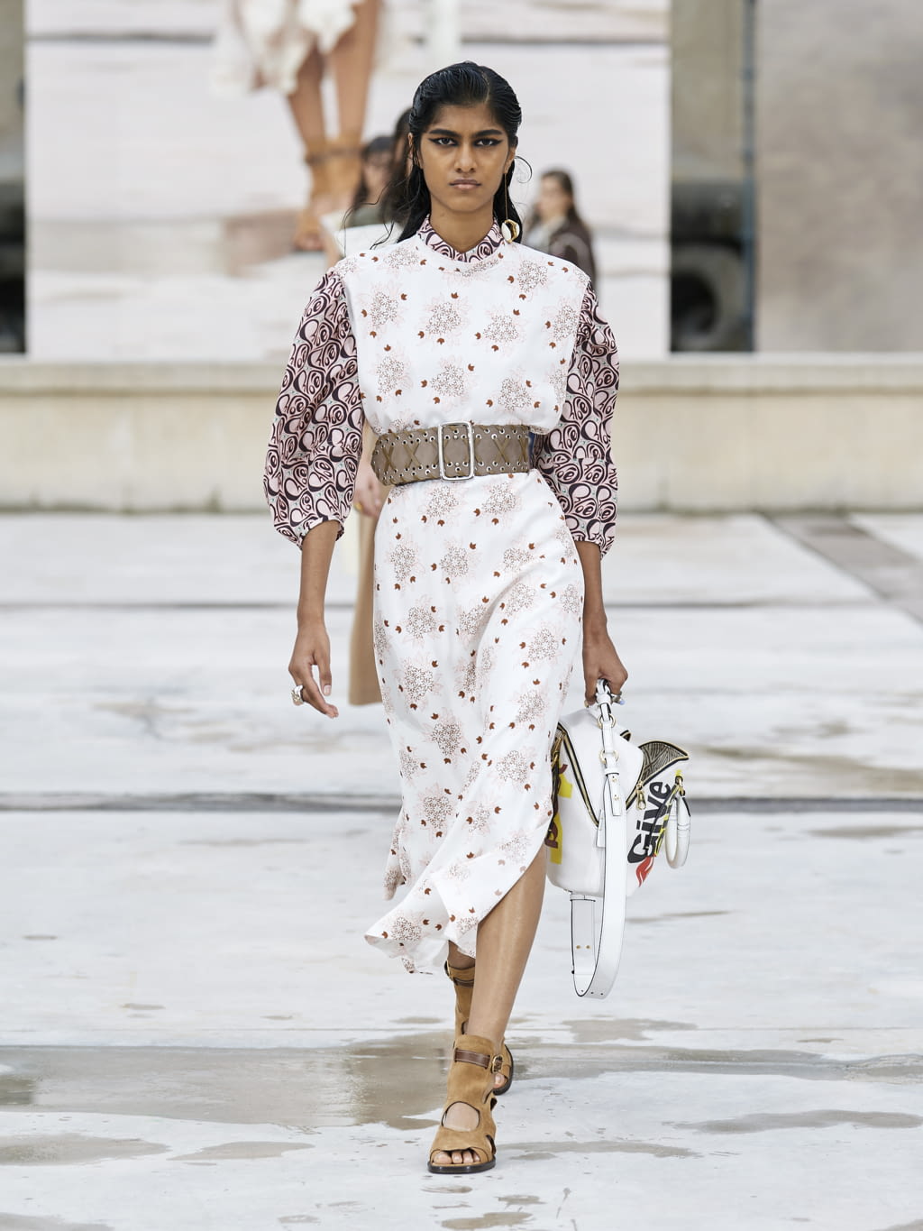 Fashion Week Paris Spring/Summer 2021 look 17 from the Chloé collection womenswear